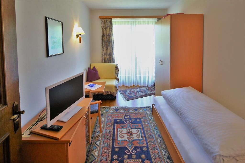 Single Room Balcony Lake View,402529920:JPEG